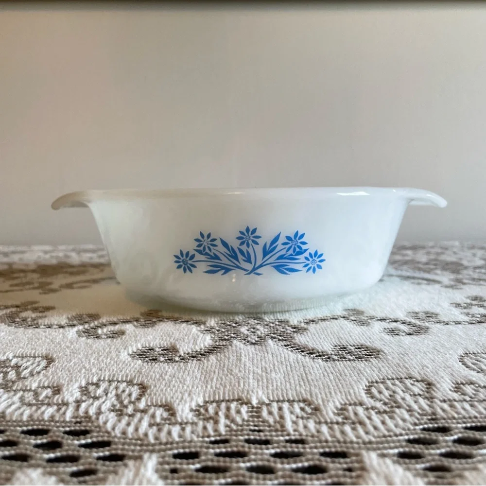 Vintage, 1-quart Ovenware, Blue Flower Pattern by Fire King